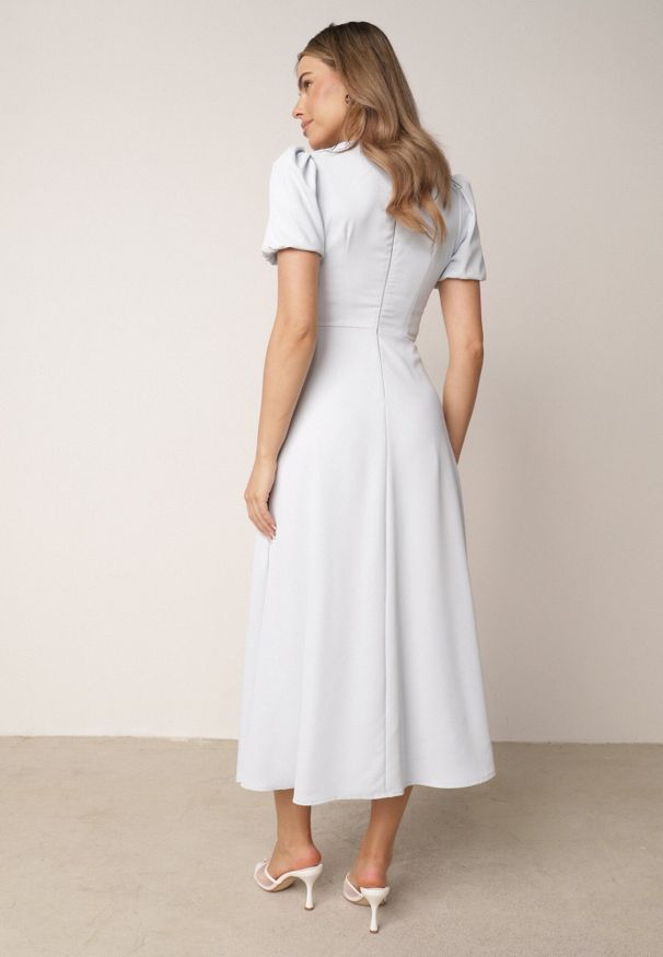 Born2be - Niebieska Elegancka Sukienka VICES o Rozkloszowanym Kroju z Krótkim Rękawem Aezith. Okazja: na wesele, na komunię, na ślub cywilny. Kolor: niebieski. Długość rękawa: krótki rękaw. Typ sukienki: rozkloszowane, proste. Styl: elegancki