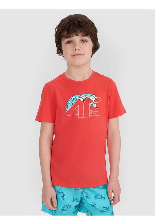 4f - 4F T-shirt regular z nadrukiem chłopięcy - czerwony 122 (6-7 lat). Okazja: na co dzień. Kolor: czerwony. Materiał: jersey, bawełna, materiał. Długość rękawa: krótki rękaw. Długość: krótkie. Wzór: nadruk. Sezon: lato. Styl: sportowy, klasyczny, casual