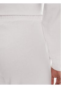 Guess Spodnie dresowe Zoey V4GB04 KC6V1 Biały Regular Fit. Kolor: biały. Materiał: bawełna