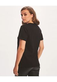 RETROFETE - Czarny t-shirt z grafiką ust. Kolor: czarny. Materiał: bawełna. Styl: klasyczny #4
