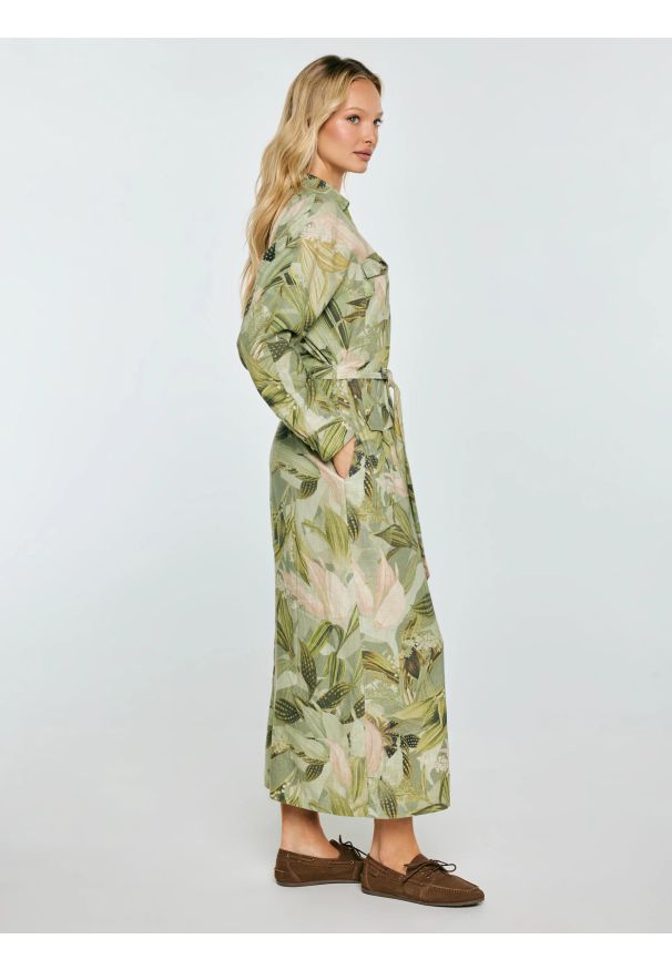 Big-Star - Sukienka damska midi lniana z wiązaniem w pasie zielona Jala 301. Okazja: na co dzień. Kolor: zielony. Materiał: len. Długość rękawa: długi rękaw. Sezon: wiosna, lato. Typ sukienki: proste. Styl: casual, elegancki. Długość: midi