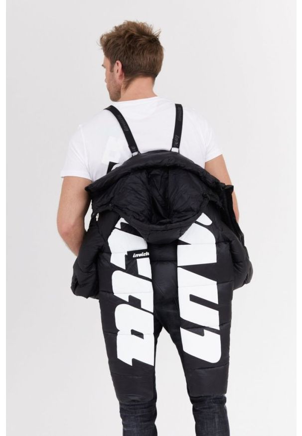 Invicta - INVICTA Czarna kurtka puchowa męska z dużym logo, Rozmiar XXL. Kolor: czarny. Materiał: puch