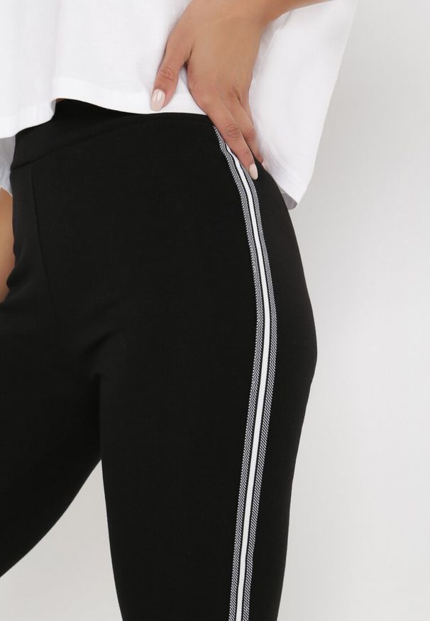 Born2be - Czarne Legginsy Adon. Stan: podwyższony. Kolor: czarny. Materiał: dzianina. Długość: długie. Wzór: aplikacja