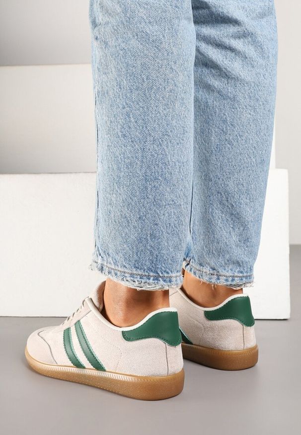 Born2be - Beżowo-Zielone Sneakersy w Stylu Klasycznych Tenisówek z Ozdobnymi Przeszyciami Revasa. Kolor: beżowy. Materiał: jeans. Szerokość cholewki: normalna