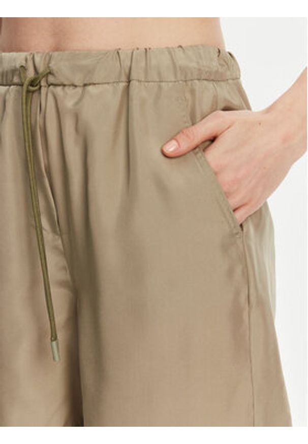 Marella Szorty materiałowe Borbona 2513141025 Zielony Relaxed Fit. Kolor: zielony. Materiał: jedwab