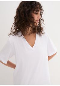 bonprix - Długi i szeroki T-shirt z dekoltem w serek, krótki rękaw (5 sztuk). Okazja: na co dzień. Typ kołnierza: dekolt w serek. Kolor: czarny. Długość rękawa: krótki rękaw. Długość: krótkie. Sezon: lato. Styl: casual #3