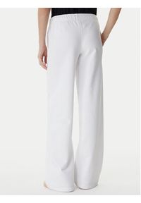 Guess Jeans Spodnie dresowe W6RB52 K68I4 Biały Regular Fit. Kolor: biały. Materiał: bawełna #3