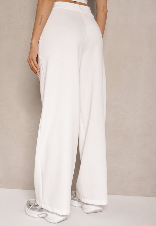 Renee - Białe Spodnie z Wiskozą o Szerokim Kroju Ozdobione Kantem Belhira. Okazja: na co dzień, na spotkanie biznesowe. Kolor: biały. Materiał: wiskoza. Wzór: aplikacja. Styl: casual, elegancki, biznesowy