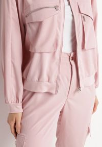 Born2be - Różowy Komplet Dresowy w Stylu Cargo Spodnie i Bluza z Imitacją Kieszeni Ivelhiris. Kolor: różowy. Materiał: dresówka #4