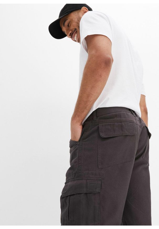 bonprix - Bermudy bojówki Loose Fit. Kolor: szary