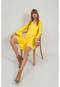 Nife - Sukienka wiskozowa w kolorze żółtym rozkloszowana z falbaną. Kolor: żółty. Materiał: wiskoza