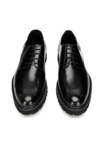 Wittchen - Męskie buty derby na grubej podeszwie. Okazja: na wesele, do pracy, na ślub cywilny. Nosek buta: otwarty. Kolor: czarny. Materiał: skóra. Szerokość cholewki: normalna. Obcas: na obcasie. Styl: klasyczny, elegancki. Wysokość obcasa: średni #4