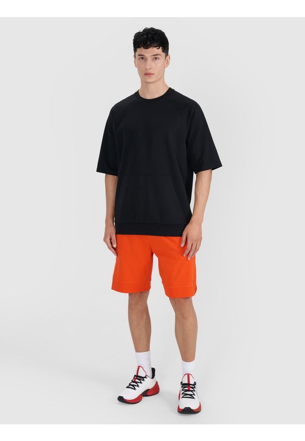 4f - 4F Bluza dresowa z krótkim rękawem bez kaptura męska - czarny M. Okazja: na co dzień. Typ kołnierza: bez kaptura. Kolor: czarny. Materiał: dresówka. Długość rękawa: krótki rękaw. Długość: krótkie. Wzór: gładki, ze splotem. Styl: klasyczny, sportowy, casual