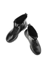 Czarne Botki Armodo Damskie Buty Na Obcasie. Kolor: czarny. Materiał: skóra, materiał. Obcas: na obcasie. Styl: elegancki. Wysokość obcasa: średni #8