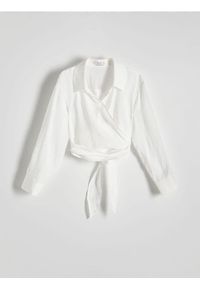 Reserved - Koszula z kopertowym wiązaniem - biały. Kolor: biały. Materiał: tkanina, wiskoza