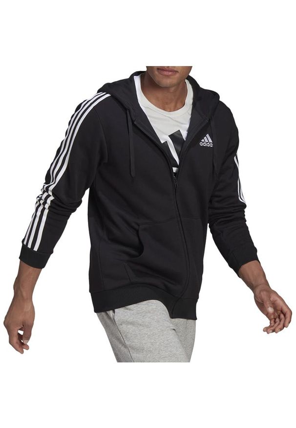 Adidas - Bluza adidas Essentials Fleece 3-Stripes Full-Zip Hoodie GK9051 - czarna. Okazja: na co dzień. Typ kołnierza: kaptur. Kolor: czarny. Materiał: poliester, wiskoza, materiał, bawełna, polar. Styl: casual, klasyczny