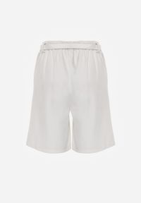 Born2be - Białe Szorty z Wysokim Stanem Bermudy z Paskiem Haidis. Okazja: na co dzień. Stan: podwyższony. Kolor: biały. Materiał: materiał. Styl: casual #6