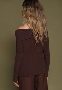 Born2be - Brązowy Sweter z Wiskozą Ozdobiony Cyrkoniową Aplikacją Marrise. Okazja: na co dzień. Kolor: brązowy. Materiał: wiskoza. Wzór: aplikacja. Styl: glamour, casual, elegancki #4