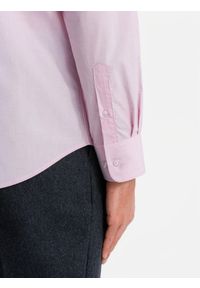 Ombre Clothing - Bawełniana klasyczna koszula REGULAR - jasnoróżowa V2 - Rozmiar: L. Typ kołnierza: kołnierzyk klasyczny. Kolor: różowy. Materiał: bawełna. Długość rękawa: długi rękaw. Długość: długie. Styl: klasyczny #4