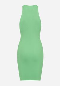 Born2be - Zielona Dopasowana Sukienka Mini z Ozdobnym Dekoltem z Prążkowanej Dzianiny Kaile. Kolor: zielony. Materiał: prążkowany, dzianina. Długość rękawa: bez rękawów. Wzór: ażurowy. Długość: mini #4