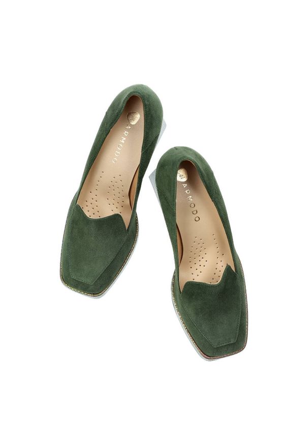 Zielone Półbuty Armodo Damskie Eleganckie Buty. Zapięcie: bez zapięcia. Kolor: zielony. Szerokość cholewki: normalna. Wzór: aplikacja. Materiał: zamsz, skóra. Sezon: wiosna. Obcas: na obcasie. Styl: elegancki. Wysokość obcasa: średni