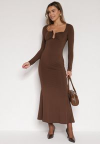 Born2be - Brązowa Koktajlowa Sukienka z Wiskozą i Metaliczną Ozdobą Refare. Okazja: na imprezę. Kolor: brązowy. Materiał: wiskoza. Wzór: aplikacja. Styl: wizytowy #5