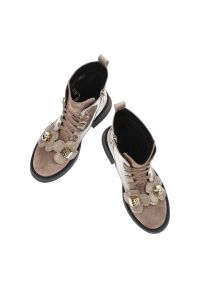 Brązowe Botki S.Barski Modne Buty Damskie. Okazja: na spacer. Zapięcie: zamek. Kolor: brązowy. Materiał: skóra ekologiczna, materiał. Wzór: kwiaty. Obcas: na obcasie. Styl: elegancki. Wysokość obcasa: średni #5