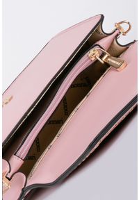 Monnari - Elegancka torebka z dżetami. Kolor: różowy. Wzór: aplikacja. Styl: elegancki. Rodzaj torebki: na ramię #3