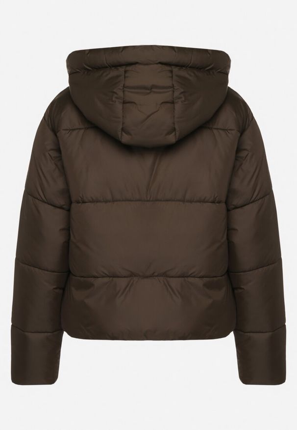 Born2be - Ciemnozielona Pikowana Kurtka Puffer z Kapturem Miviera. Okazja: na spotkanie biznesowe, do pracy, na co dzień. Typ kołnierza: kaptur. Kolor: zielony. Materiał: jeans. Sezon: zima. Styl: biznesowy, casual, elegancki
