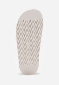 Renee - Białe Klapki Japonki Ozdobione Aplikacją na Palcu Noevianna. Okazja: na spacer, na co dzień. Kolor: biały. Materiał: jeans. Wzór: aplikacja. Sezon: wiosna, lato. Styl: casual #8