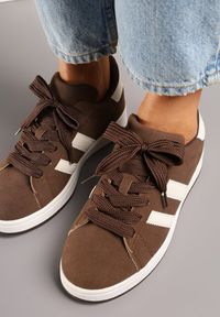 Renee - Brązowe Sneakersy Ozdobione Paskami Dolirenna. Nosek buta: okrągły. Zapięcie: pasek. Kolor: brązowy. Wzór: aplikacja. Obcas: na obcasie. Wysokość obcasa: niski