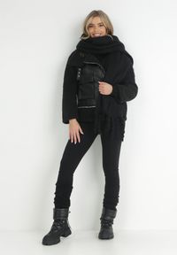 Born2be - Czarna Kurtka Biker z Imitacji Skóry i Kożuszka Zadesy. Okazja: na co dzień. Kolor: czarny. Materiał: skóra. Wzór: aplikacja. Styl: klasyczny, casual, elegancki #3