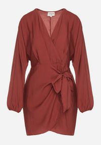 Born2be - Czerwona Wiskozowa Sukienka Kopertowa z Wiązaniem i Bufiastymi Rękawami Onevia. Okazja: na co dzień. Kolor: czerwony. Materiał: wiskoza. Typ sukienki: kopertowe. Styl: casual, klasyczny #5