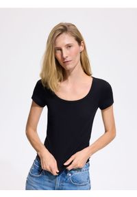 Reserved - T-shirt slim fit z modalem - czarny. Kolor: czarny. Materiał: dzianina #1