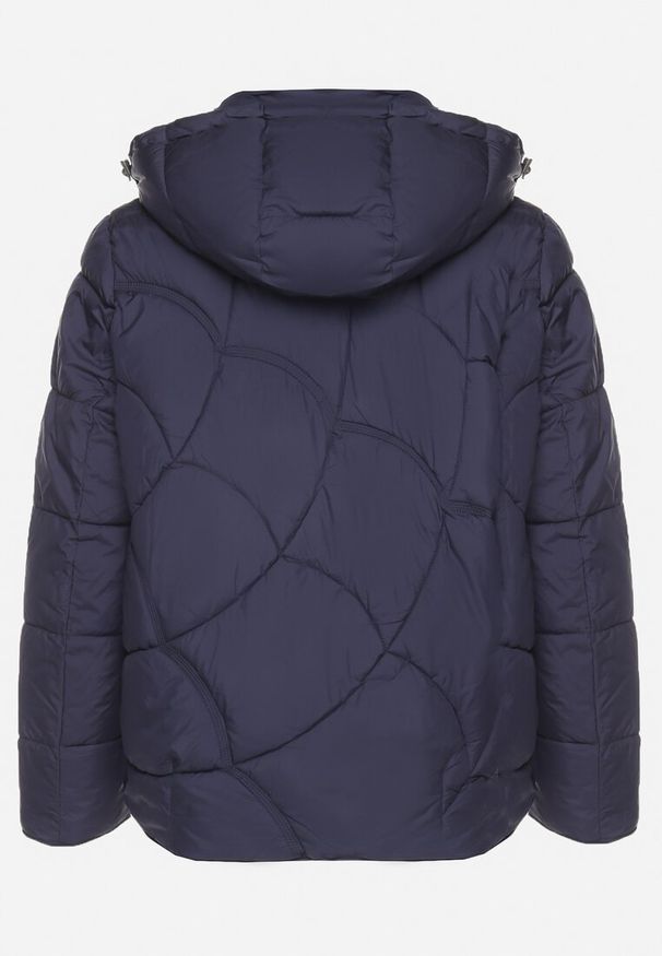 Born2be - Granatowa Kurtka Pikowana z Odpinanym Kapturem i Kieszeniami Saladora. Okazja: na spotkanie biznesowe, do pracy, na co dzień. Kolor: niebieski. Materiał: jeans. Długość rękawa: długi rękaw. Długość: długie. Styl: elegancki, biznesowy, casual