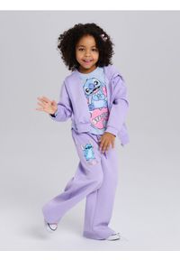 Sinsay - Spodnie dresowe wide leg Lilo & Stitch - fioletowy. Kolor: fioletowy. Materiał: dresówka #1