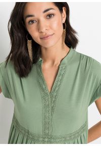bonprix - Sukienka tunikowa z miękkiej mieszanki wiskozy. Kolor: zielony. Materiał: wiskoza, koronka. Wzór: koronka #3