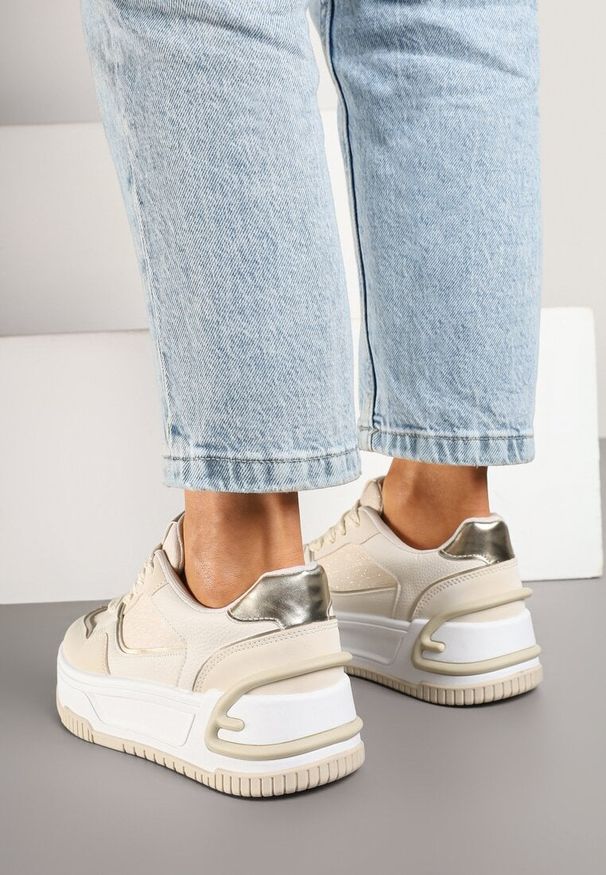 Born2be - Beżowe Sneakersy na Grubej Tłoczonej Podeszwie Deoliera. Okazja: na co dzień. Nosek buta: okrągły. Kolor: beżowy. Materiał: jeans. Wzór: gładki