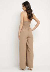 Born2be - Ciemnobeżowy Kombinezon Taliowany Ozdobiony Guzikami Niladwenna. Kolor: beżowy. Wzór: aplikacja. Styl: elegancki #4