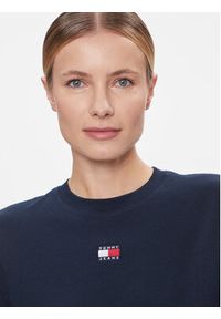 Tommy Jeans T-Shirt Badge DW0DW17391 Granatowy Boxy Fit. Kolor: niebieski. Materiał: bawełna, syntetyk #3
