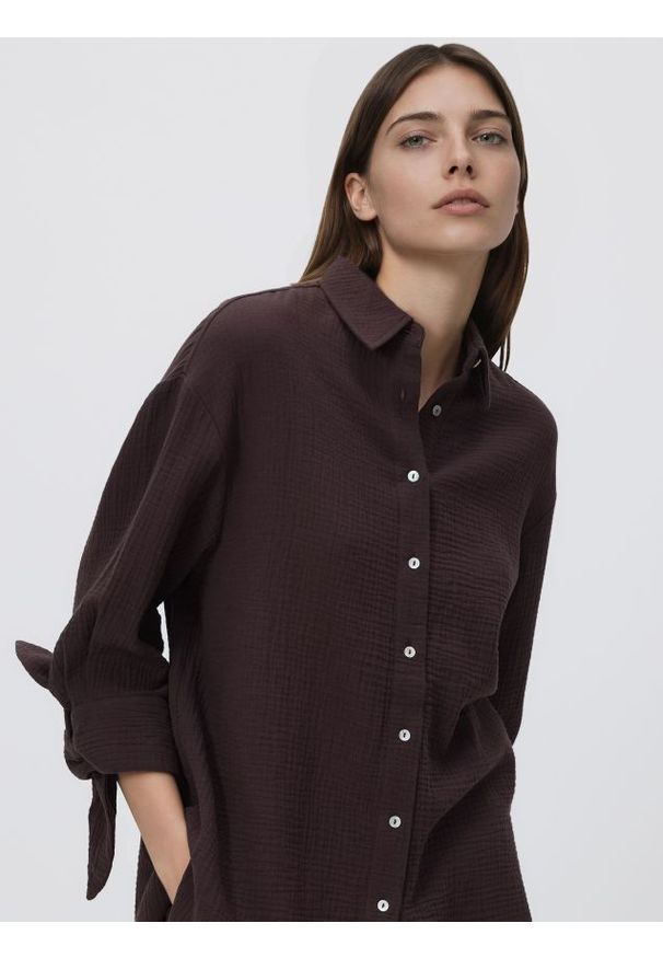 Reserved - Muślinowa koszula - ciemnobrązowy. Kolor: brązowy. Materiał: bawełna