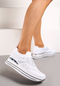 Renee - Białe Buty Sportowe na Niskiej Platformie z Elastyczną Cholewką Lunaresa. Zapięcie: bez zapięcia. Kolor: biały. Szerokość cholewki: normalna. Obcas: na platformie #1