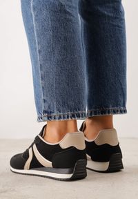 Born2be - Czarne Sneakersy Sportowe z Imitacji Zamszu z Geometrycznymi Wstawkami Shanoom. Okazja: na co dzień. Zapięcie: sznurówki. Kolor: czarny. Materiał: zamsz. Wzór: geometria #4