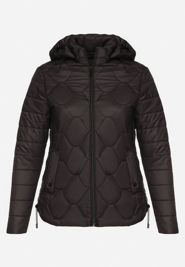 Born2be - Czarna Kurtka Pikowana Przeciwwiatrowa z Odpinanym Kapturem Wlerra. Kolekcja: plus size. Kolor: czarny