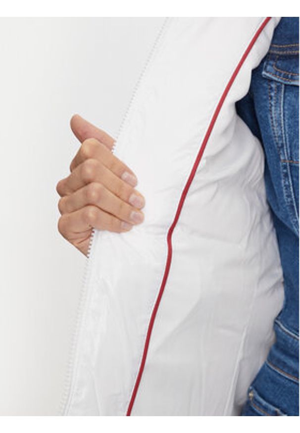 Tommy Jeans Kurtka puchowa DW0DW19926 Biały Regular Fit. Kolor: biały. Materiał: syntetyk