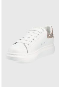 GOE buty skórzane kolor biały. Nosek buta: okrągły. Zapięcie: sznurówki. Kolor: biały. Materiał: skóra. Obcas: na platformie