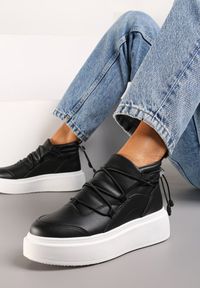 Born2be - Czarne Sneakersy na Platformie za Kostkę z Regulacją na Gumkę Aikola. Wysokość cholewki: za kostkę. Nosek buta: okrągły. Kolor: czarny. Obcas: na platformie. Wysokość obcasa: średni #1