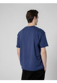 outhorn - T-shirt z haftem męski - granatowy. Okazja: na co dzień. Kolor: niebieski. Materiał: dzianina, bawełna. Wzór: haft. Styl: casual