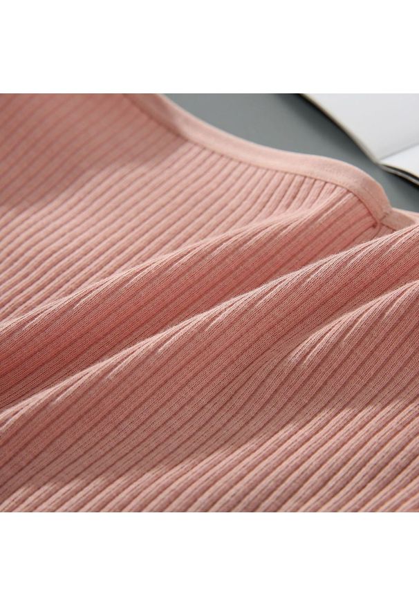 Intica - Figi z prążkowanego materiału średni stan Betti. Kolor: czerwony. Materiał: prążkowany, materiał