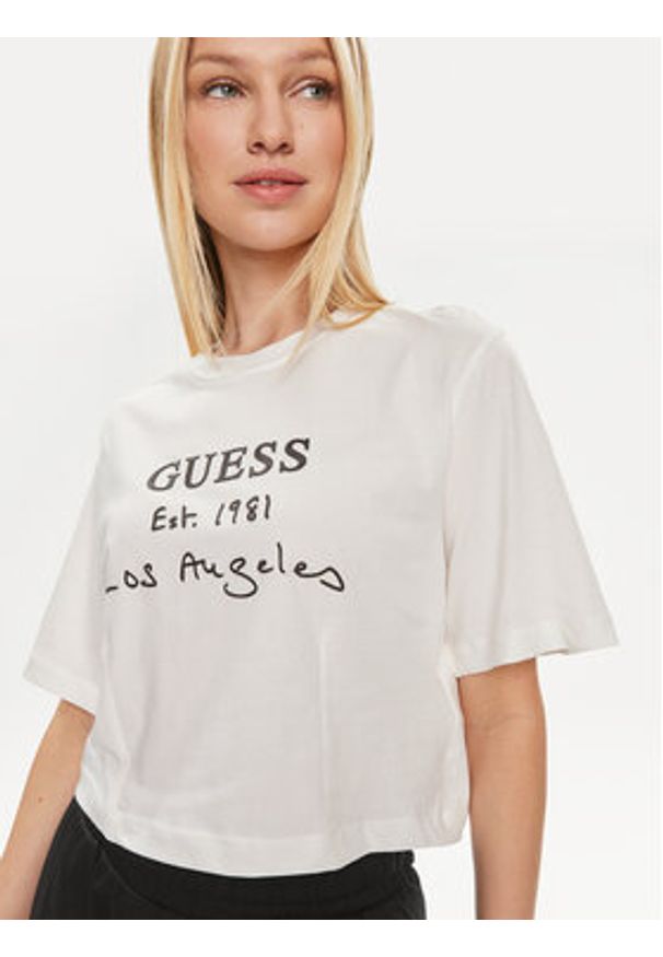 Guess T-Shirt Dakota V4GI13 JA914 Écru Boxy Fit. Materiał: bawełna
